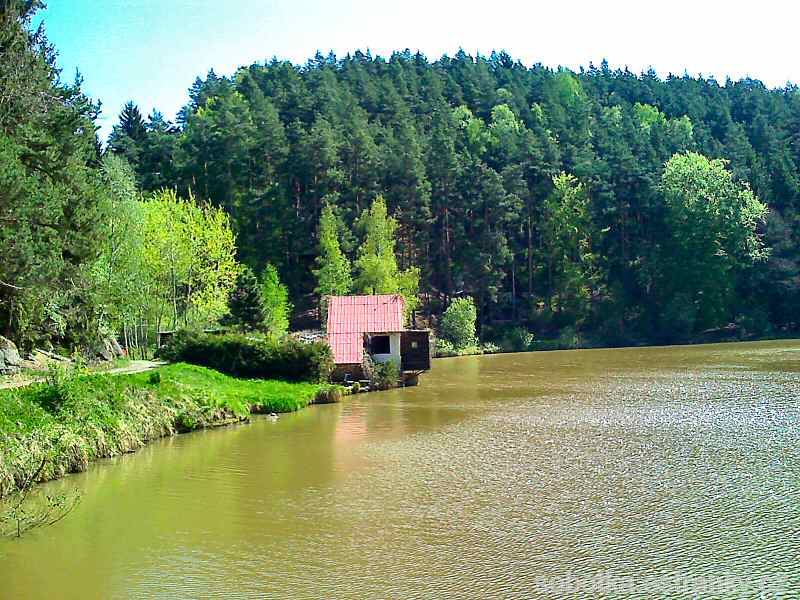 02 Dolni mlyn chatka na muri nozce