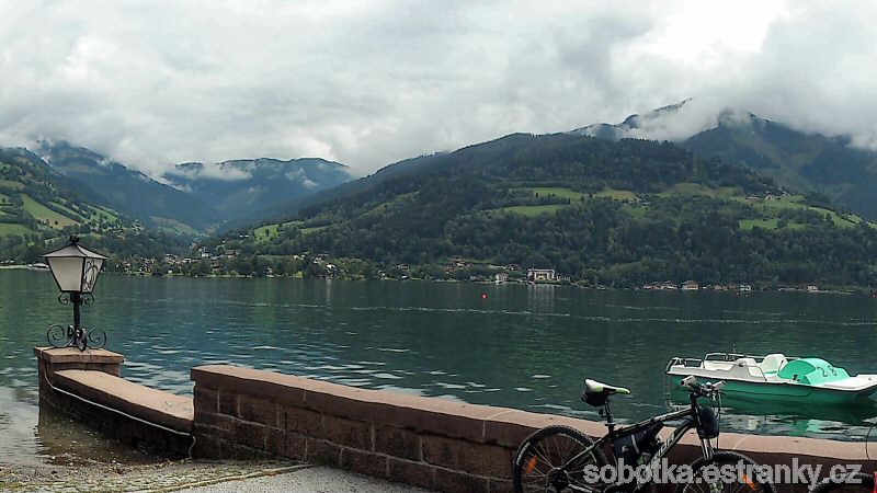 15_Zell_am_See_Stadtplatz_pohled_pres_jezero