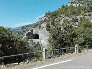 28_tunel_za_belvedere_de_castellaras_kanon_reky_lanesque_750mnm.jpg