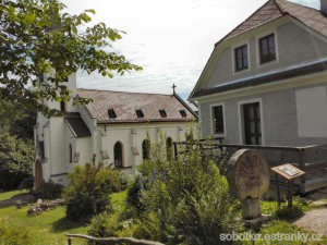 Zadní Zvonková - kostel sv. Jana Nepomuckého