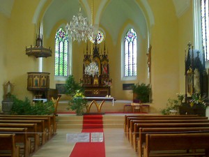 7-kostel-svateho-josefa-hruba-skala-uvnitr.jpg
